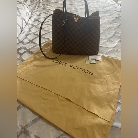 Authentic Louis Vuitton Damier Ebene Kensington - Picture 3 of 10